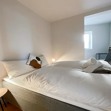 Waterfront Luxury By Apartment